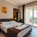 Berry Bella Hotel *