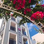 Berry Bella Hotel *